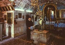 Jakobs brønd, som nu befinder sig i Skt. Fotina kirken, en ortodoks kirke i Nablus på Vestbredden (= det bibelske Sikem). Nablus ligger lige neden for Garizims bjerg, samaritanernes hellige bjerg.